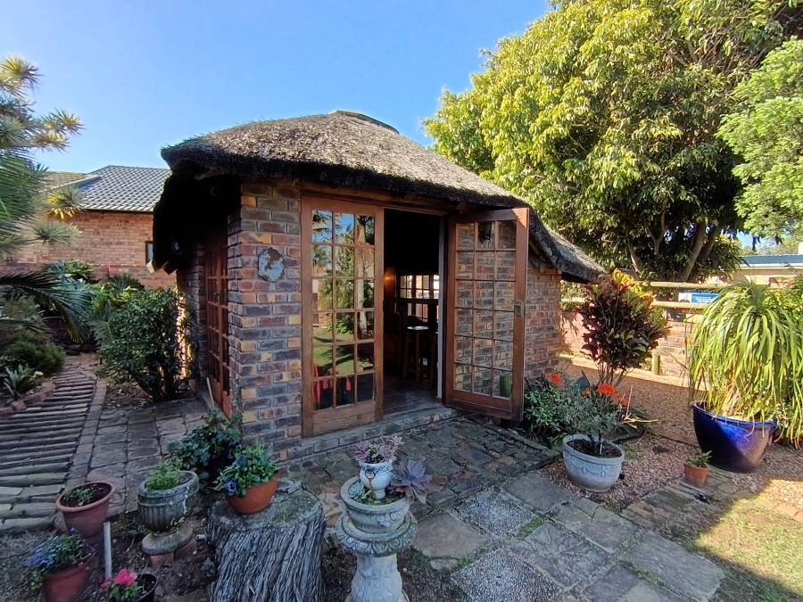 3 Bedroom Property for Sale in Wavecrest Eastern Cape